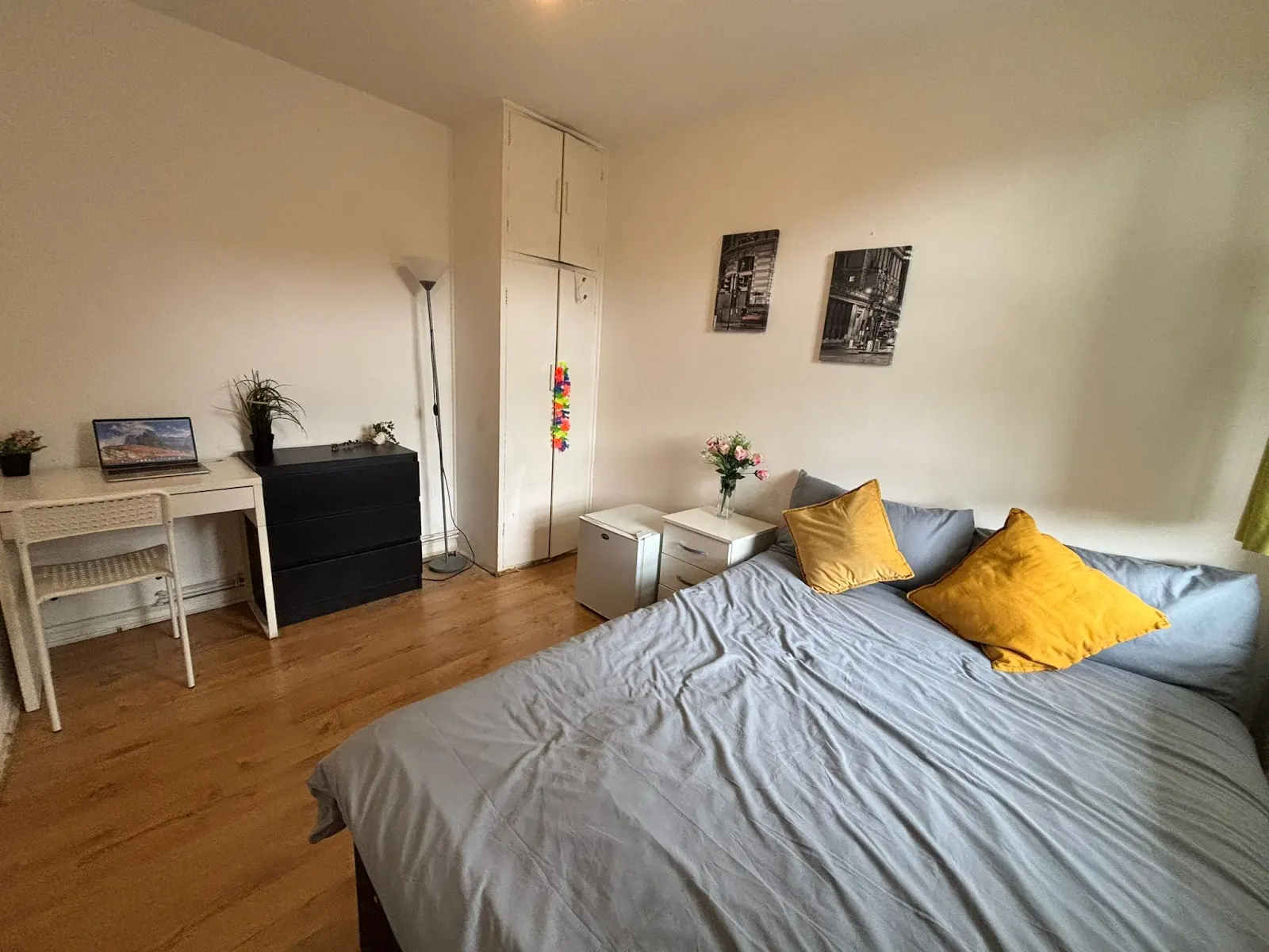 Double room near Oval